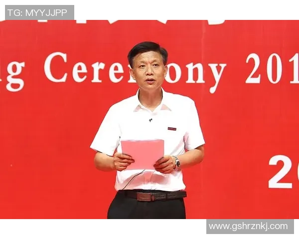 乒乓球场上的坚持与梦想:杨娜的深度人生对话探索 乒乓球场上的坚持与梦想:杨娜的深度人生对话探索