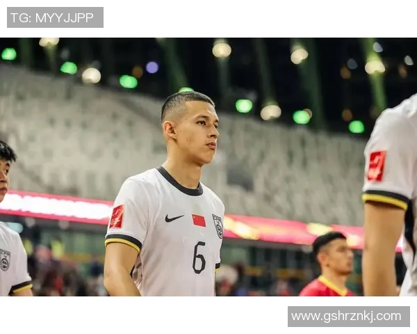 中国现役最帅足球明星盘点与魅力分析引发球迷热议