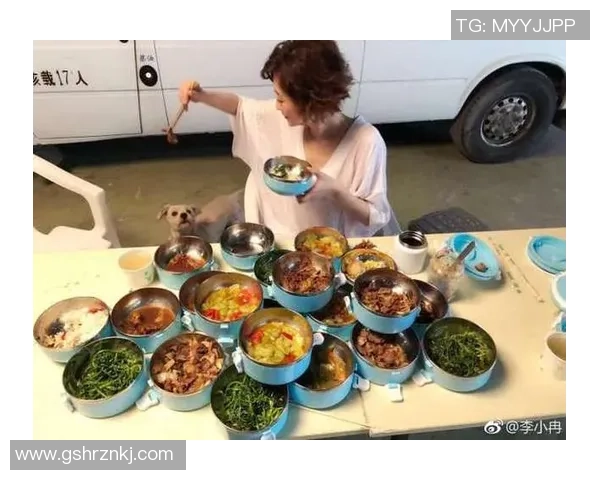 吴奇隆与足球明星亲密合影展现运动与娱乐的完美结合