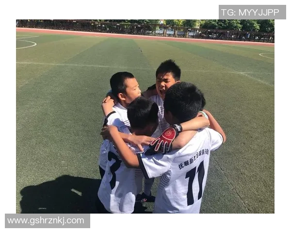 绝望的主妇足球明星在绿茵场上追梦的奇幻旅程与人生转折 绝望的主妇足球明星在绿茵场上追梦的奇幻旅程与人生转折