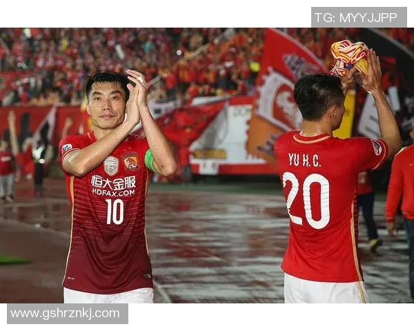 足球明星赛场上展现舞姿激情四溢引发球迷热烈欢呼与赞叹 足球明星赛场上展现舞姿激情四溢引发球迷热烈欢呼与赞叹